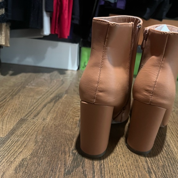 Lulus booties . New without box . 7.5 size . Cream -nude color . - Picture 3 of 5